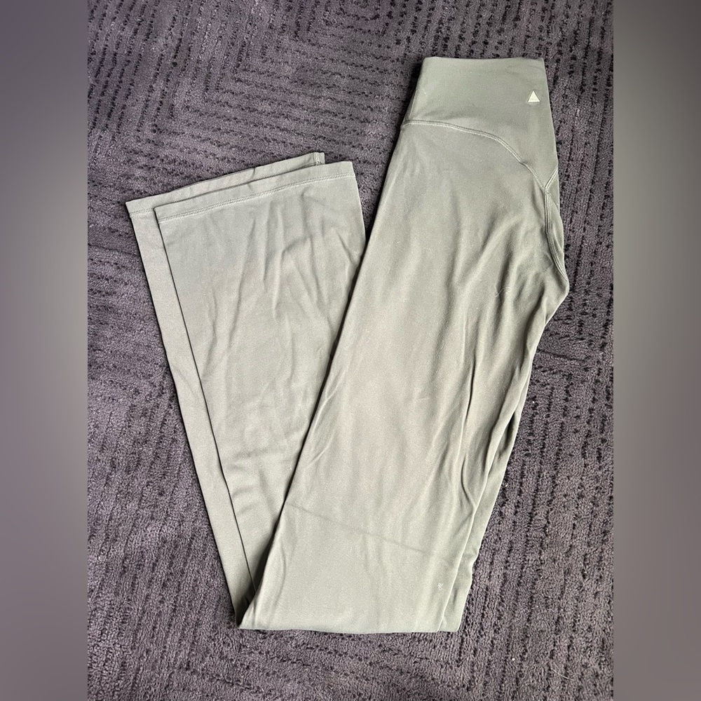 Women's olive Leggings
